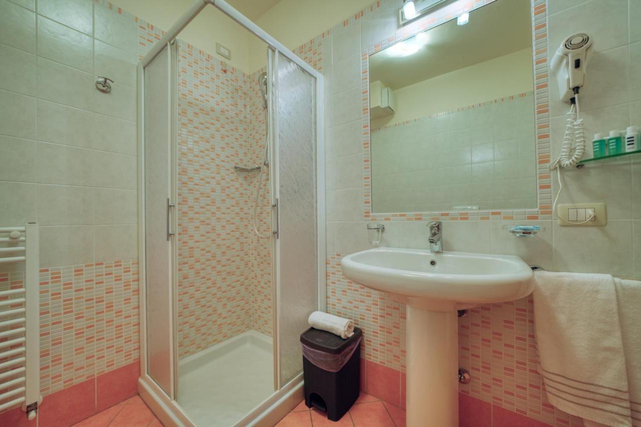The Lighthouse Rooms Lazise Bagian luar foto