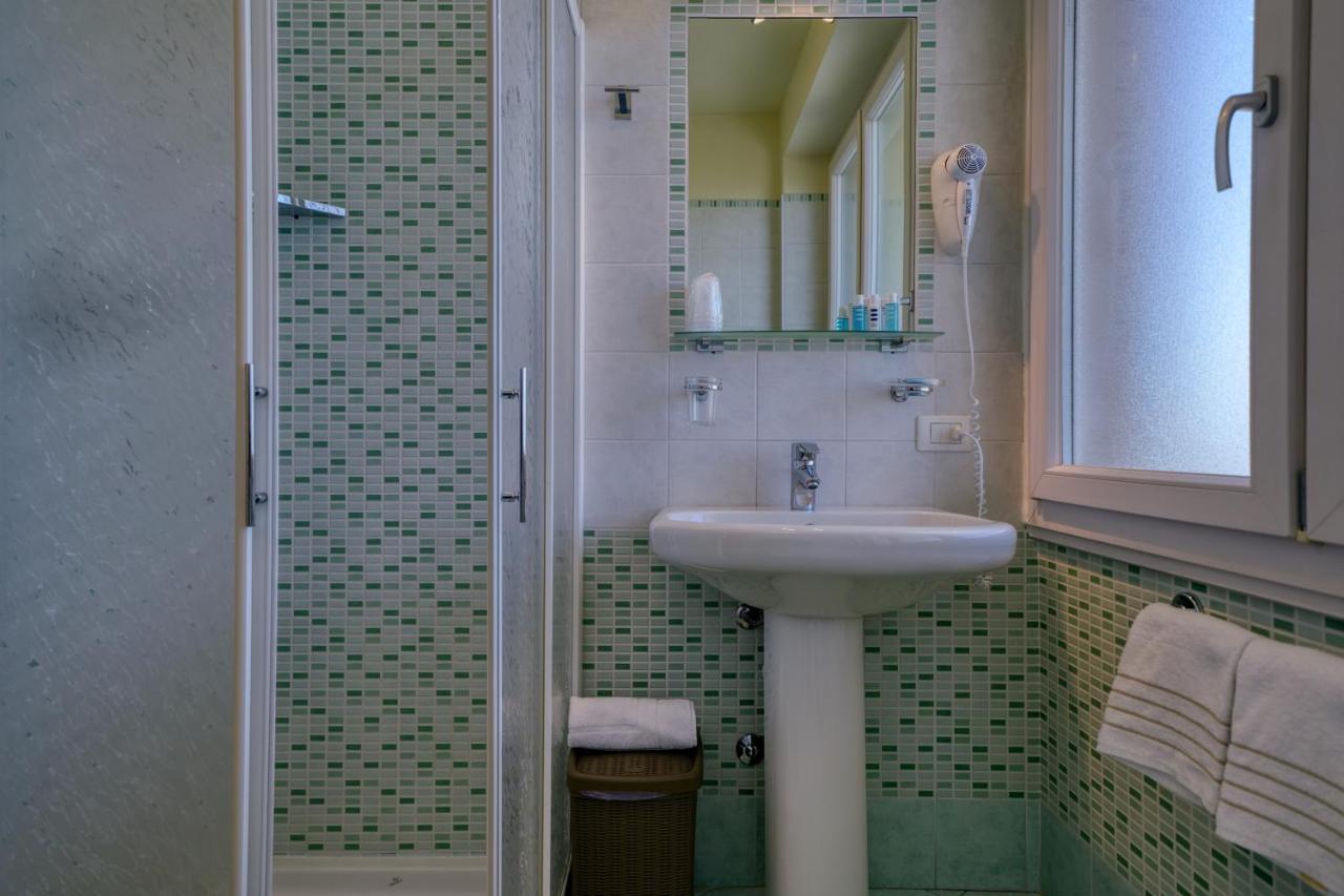 The Lighthouse Rooms Lazise Bagian luar foto